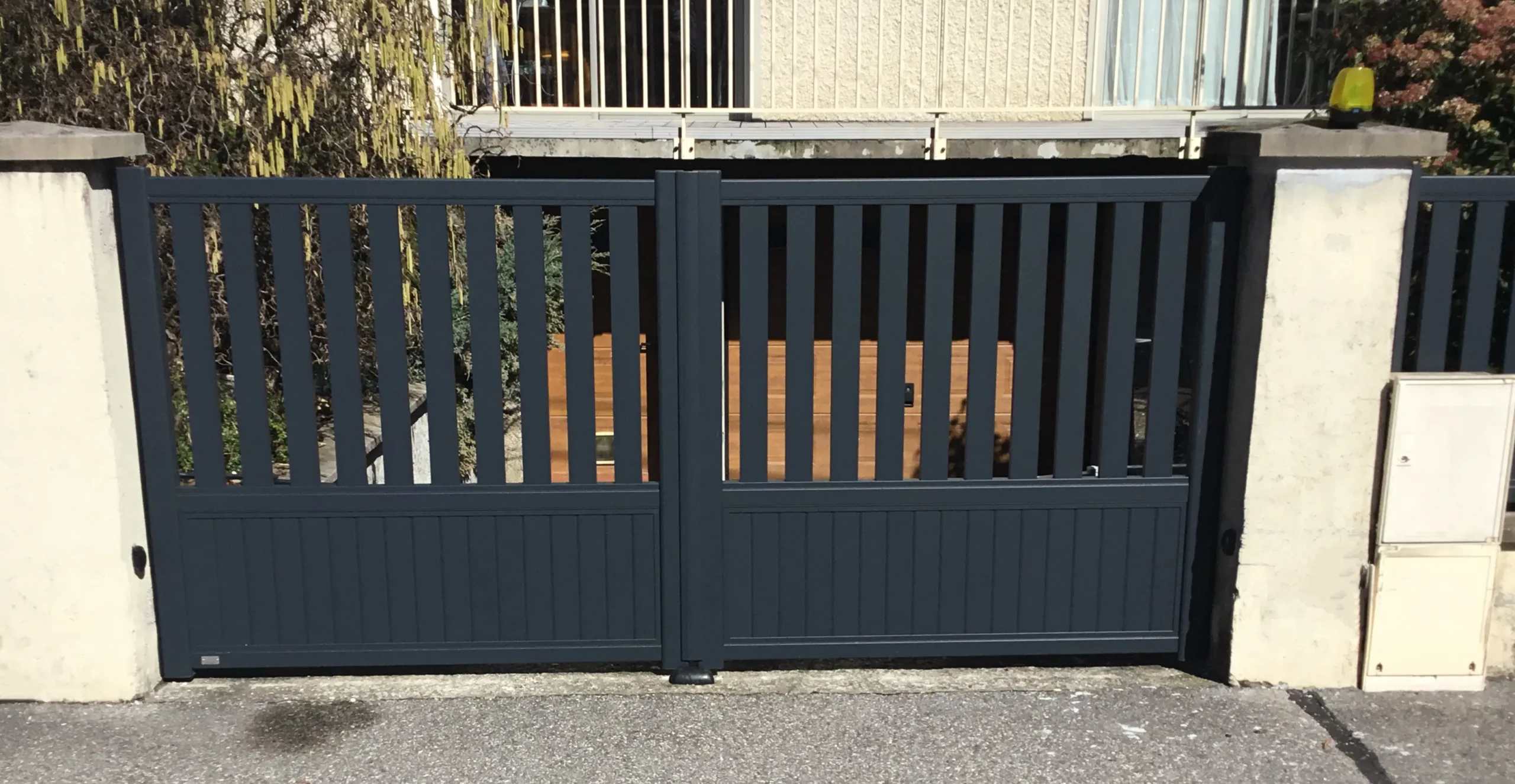 Portails sur mesure Douai, en PVC Gris Anthracite Battant